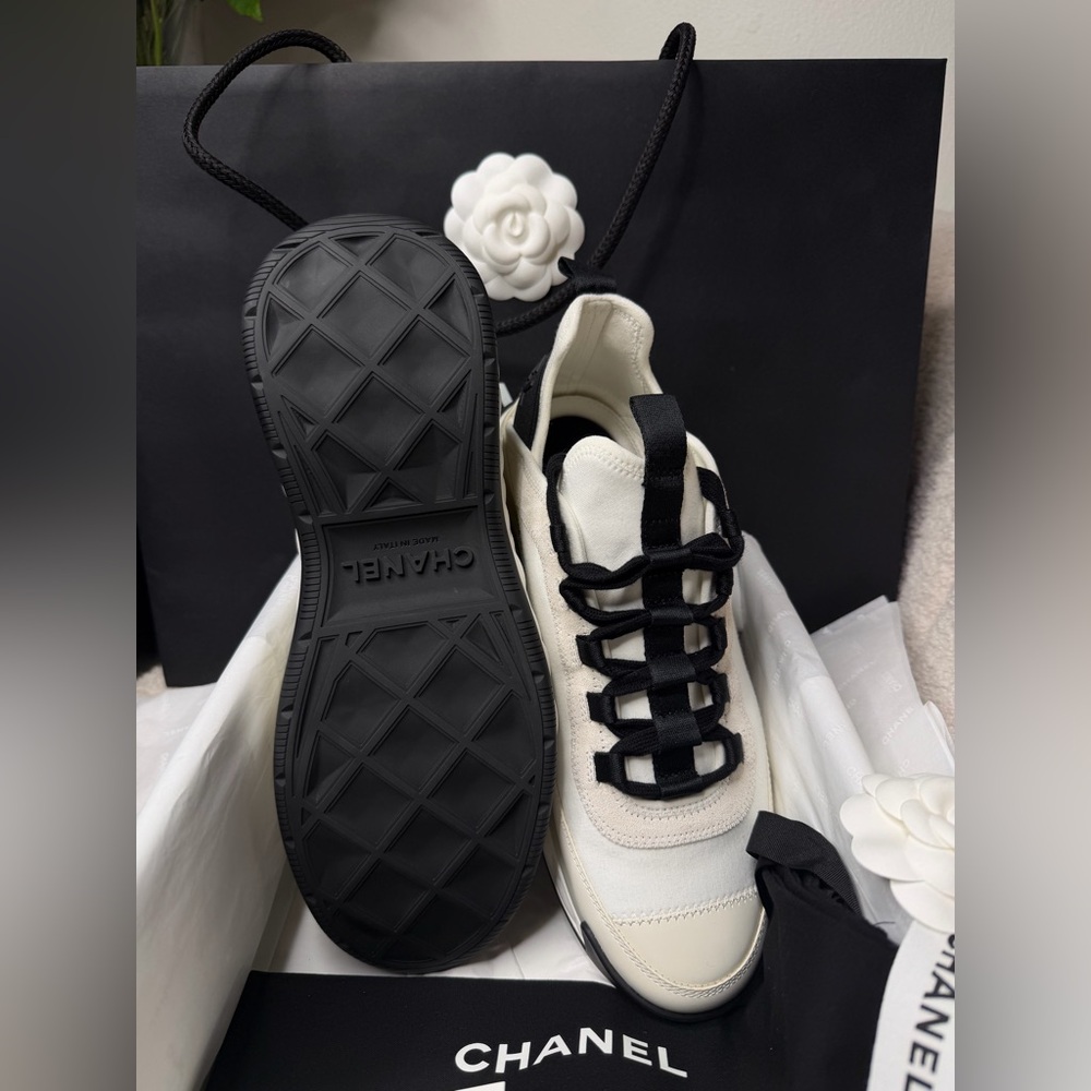 Chanel CC Logo Sneakers – White & Black – Full Boutique Set – Brand New - Picture 11 of 13